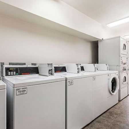 Woodspring Suites Tulsa Bagian luar foto