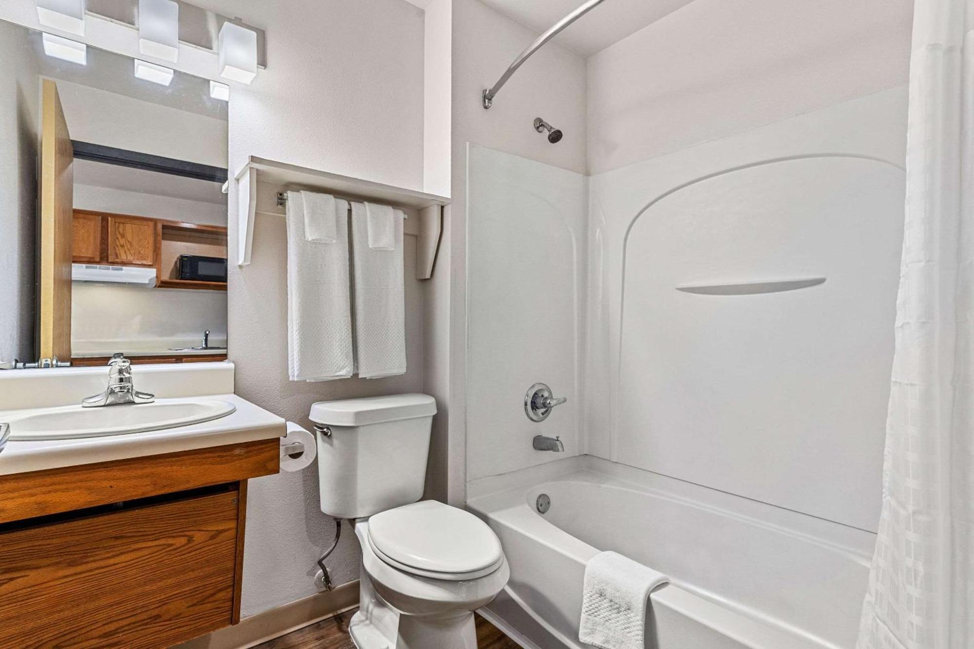 Woodspring Suites Tulsa Bagian luar foto