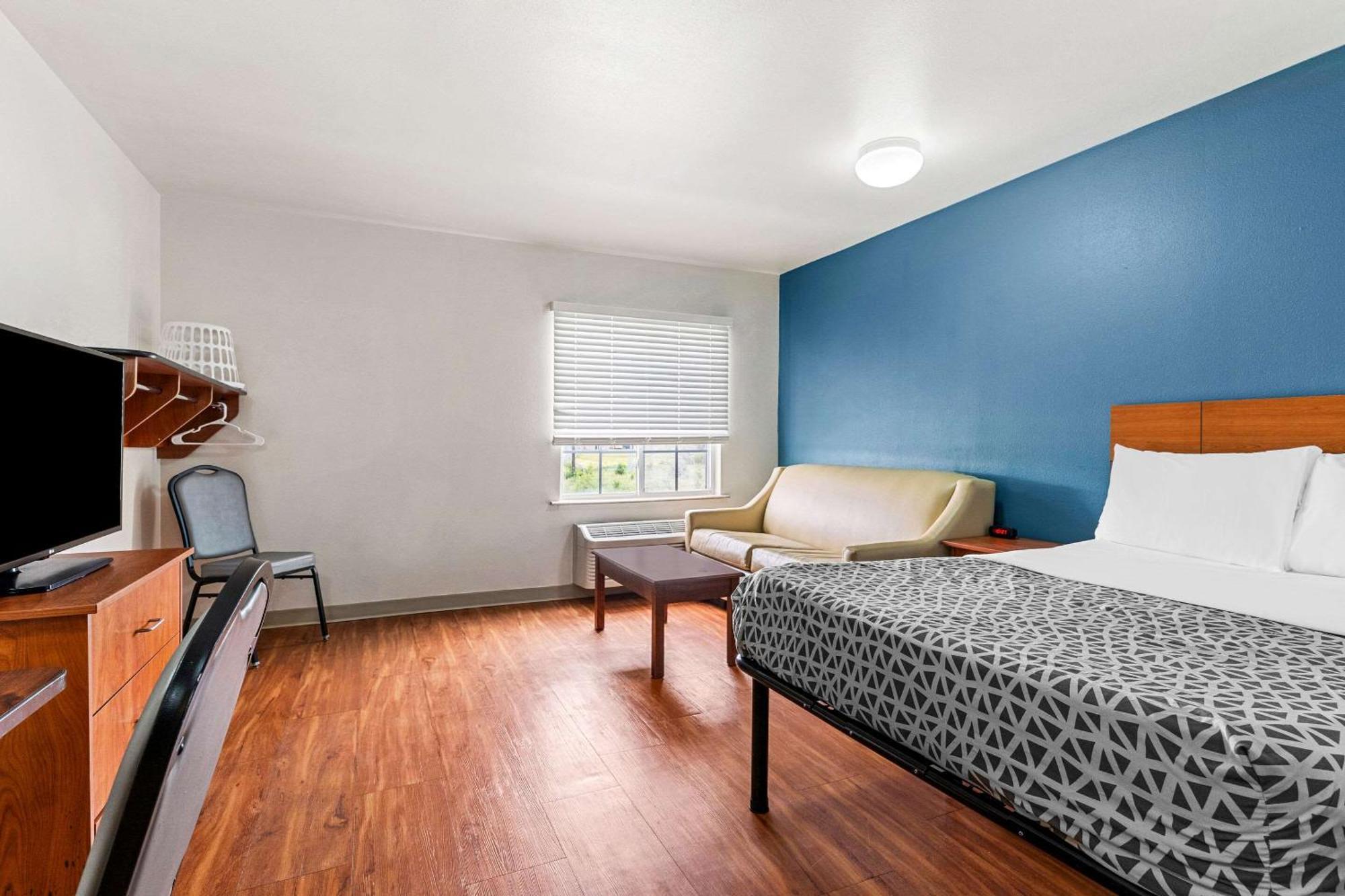 Woodspring Suites Tulsa Bagian luar foto