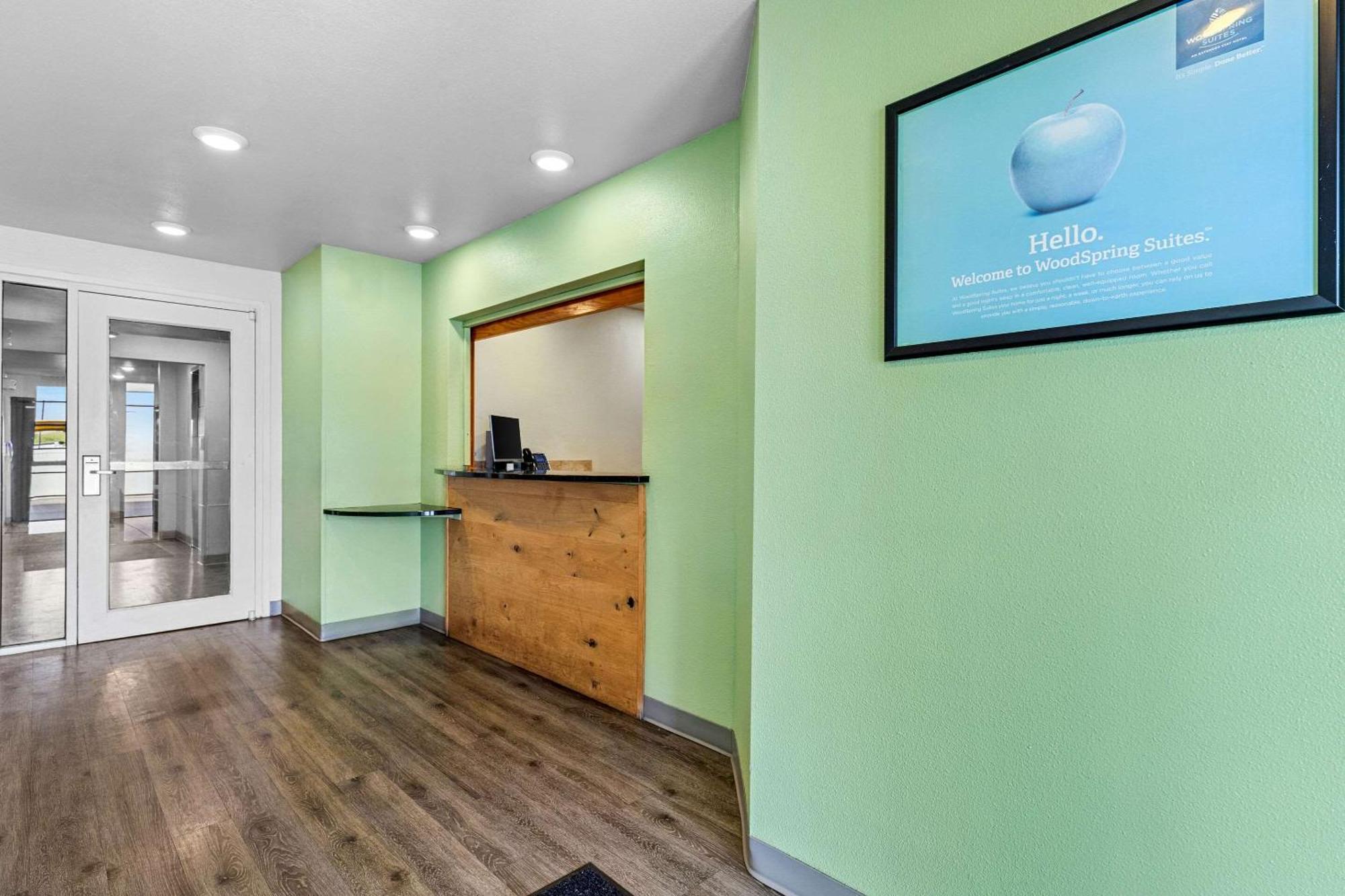 Woodspring Suites Tulsa Bagian luar foto