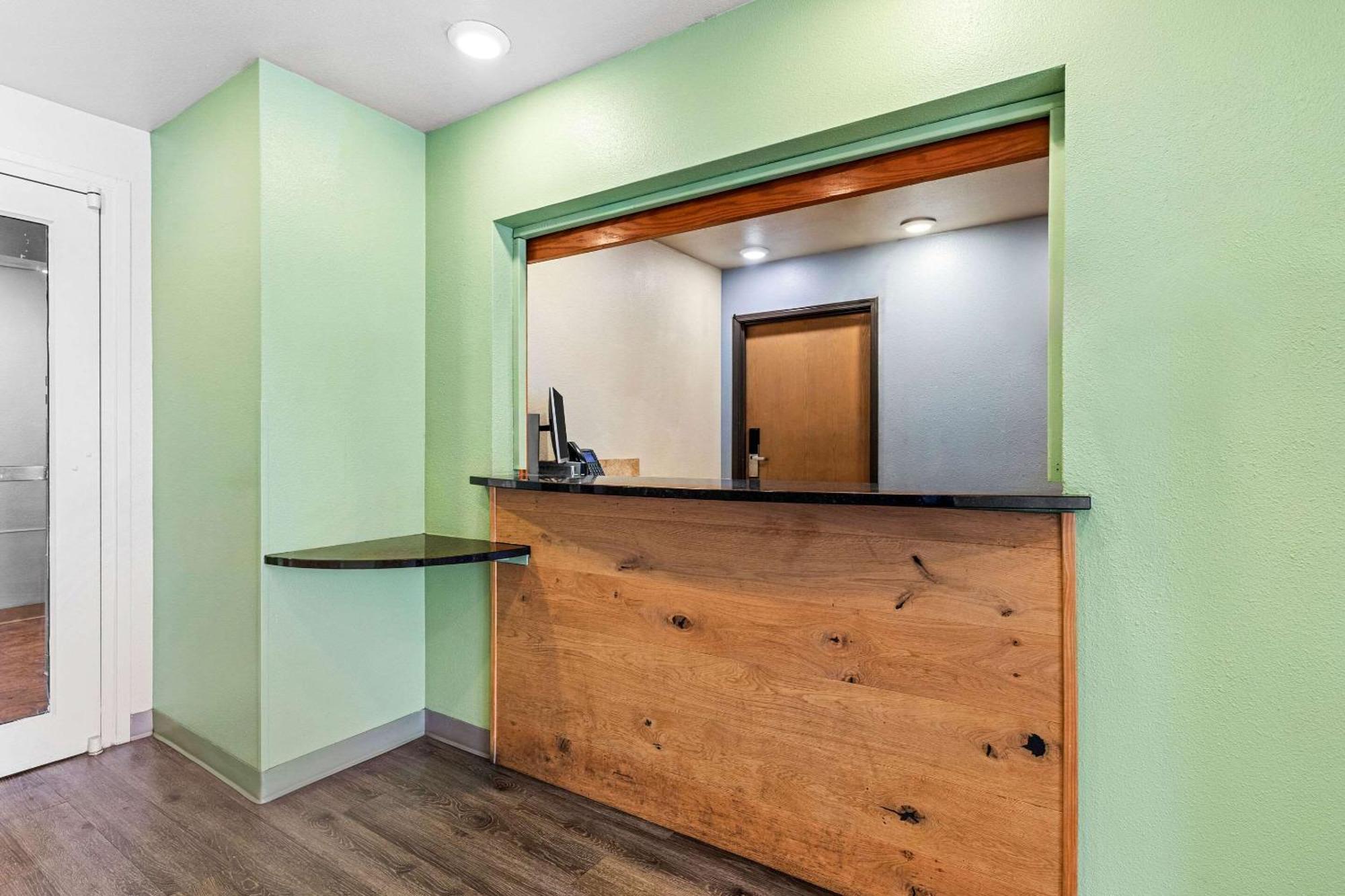 Woodspring Suites Tulsa Bagian luar foto