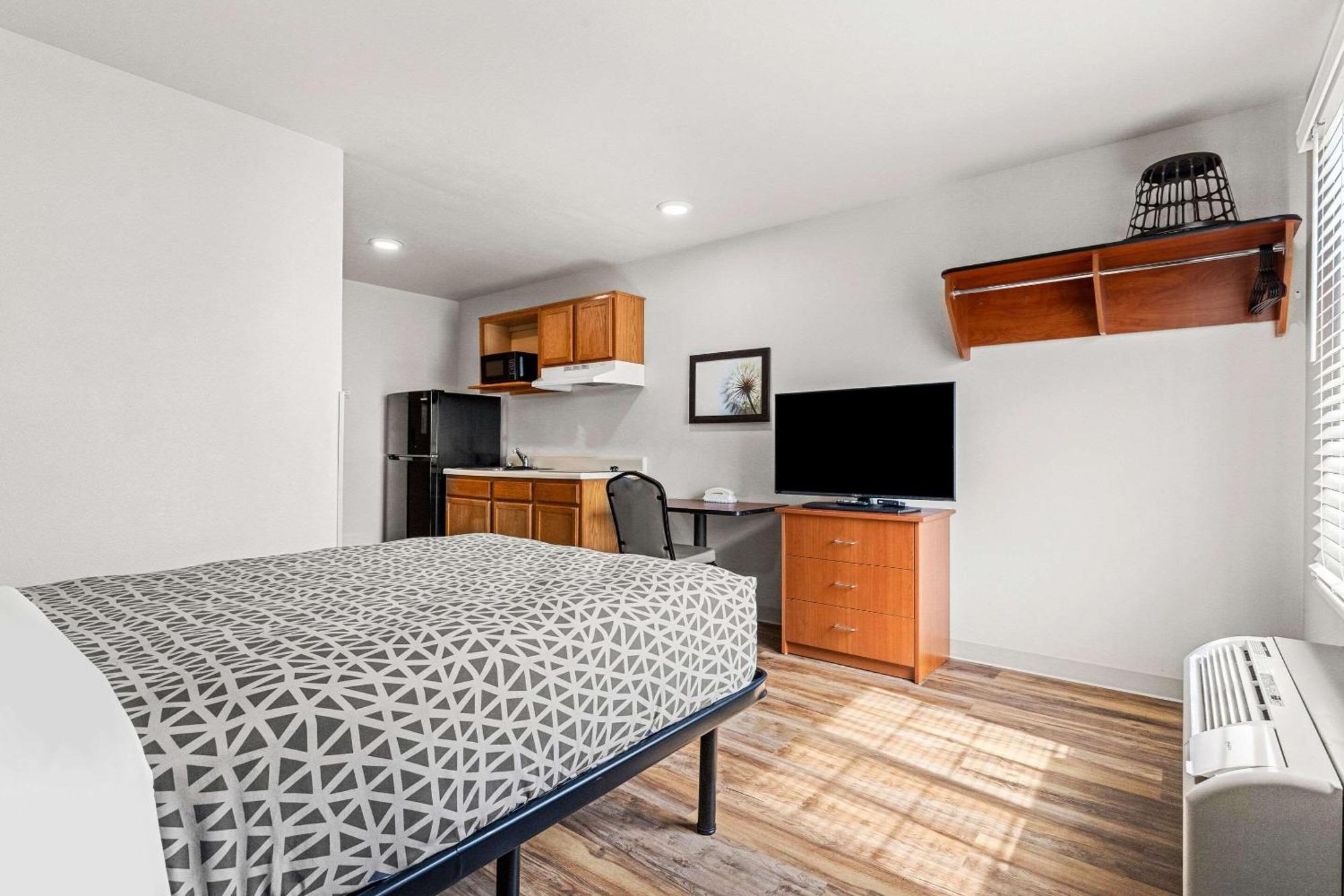 Woodspring Suites Tulsa Bagian luar foto