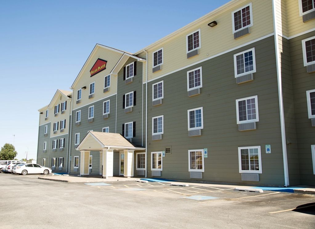 Woodspring Suites Tulsa Bagian luar foto