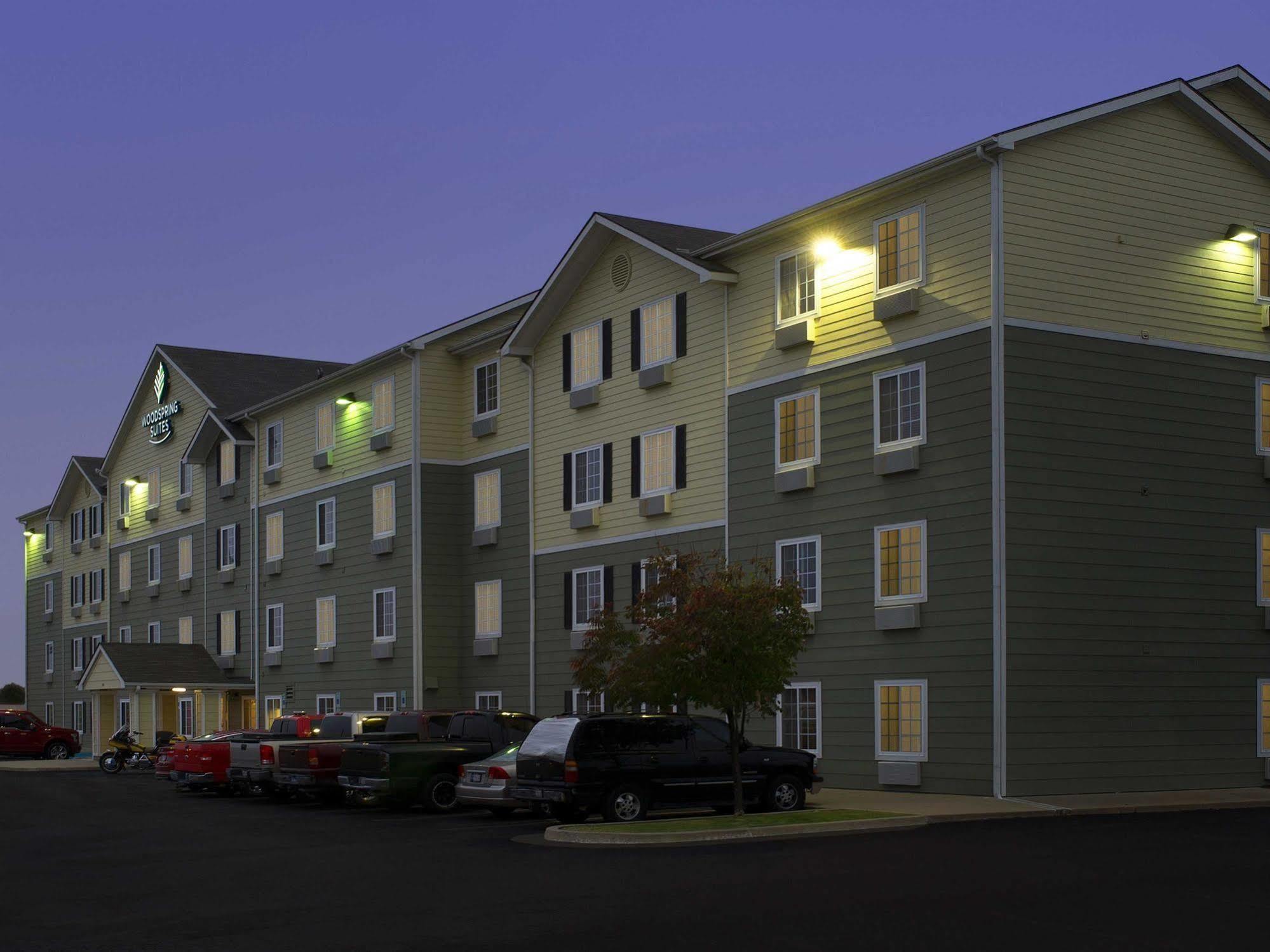 Woodspring Suites Tulsa Bagian luar foto