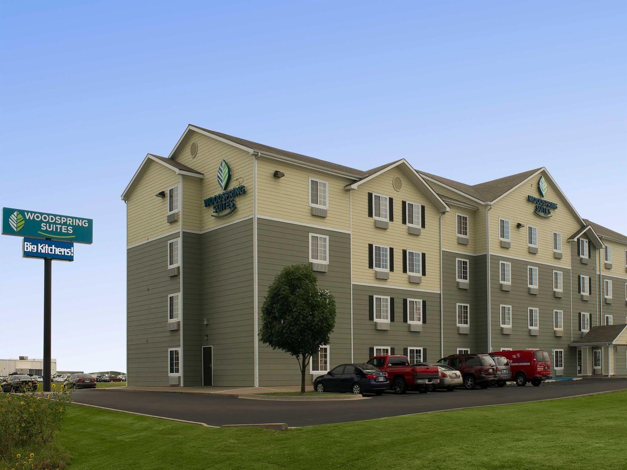 Woodspring Suites Tulsa Bagian luar foto