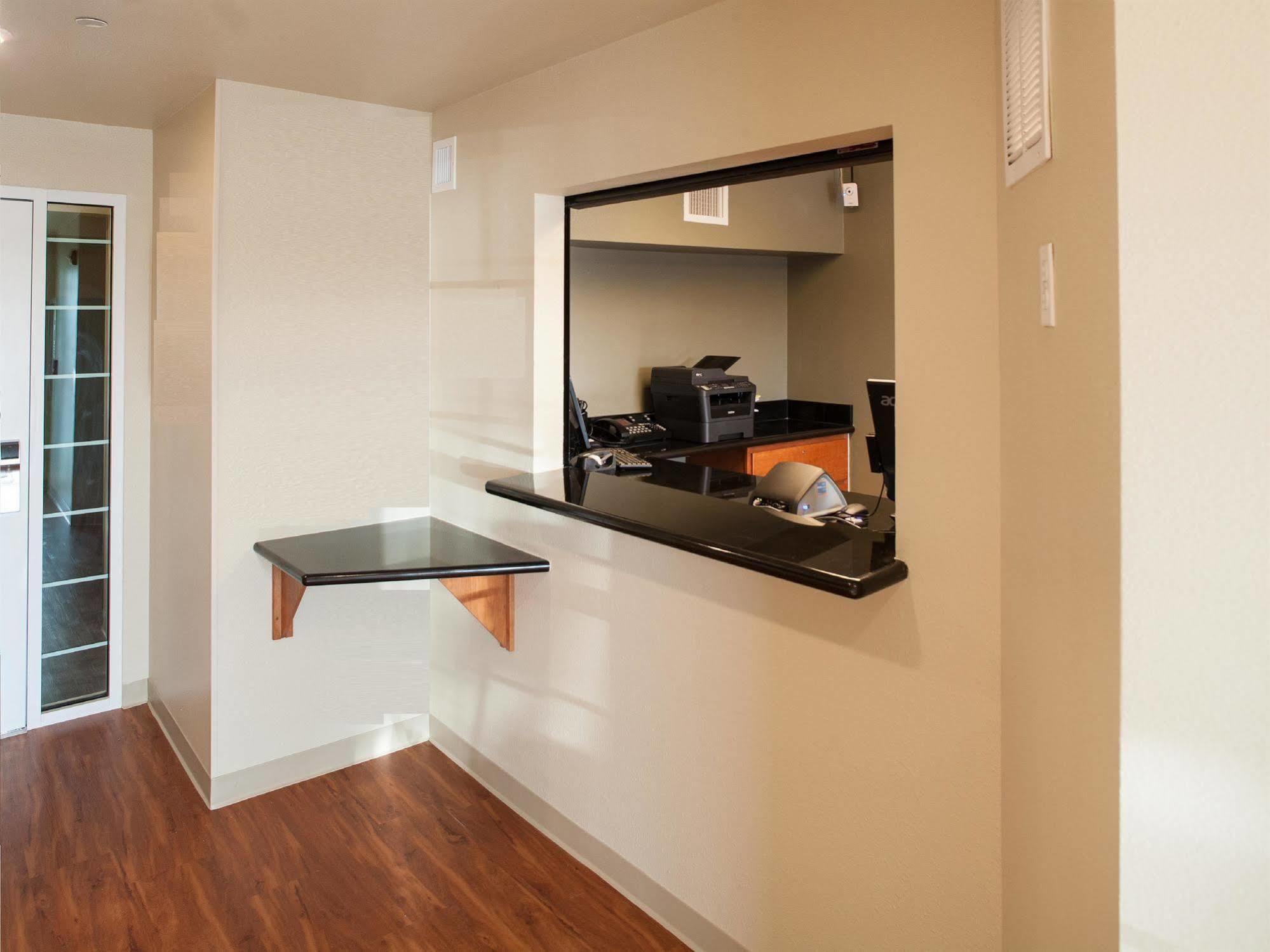 Woodspring Suites Tulsa Bagian luar foto